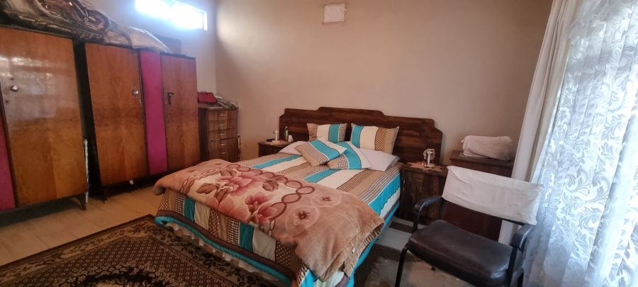 4 Bedroom Property for Sale in Silvertown Western Cape